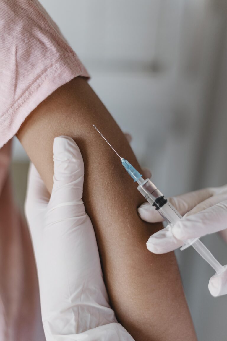 Vacinas respiratórias: entenda as diferenças e veja mitos e verdades